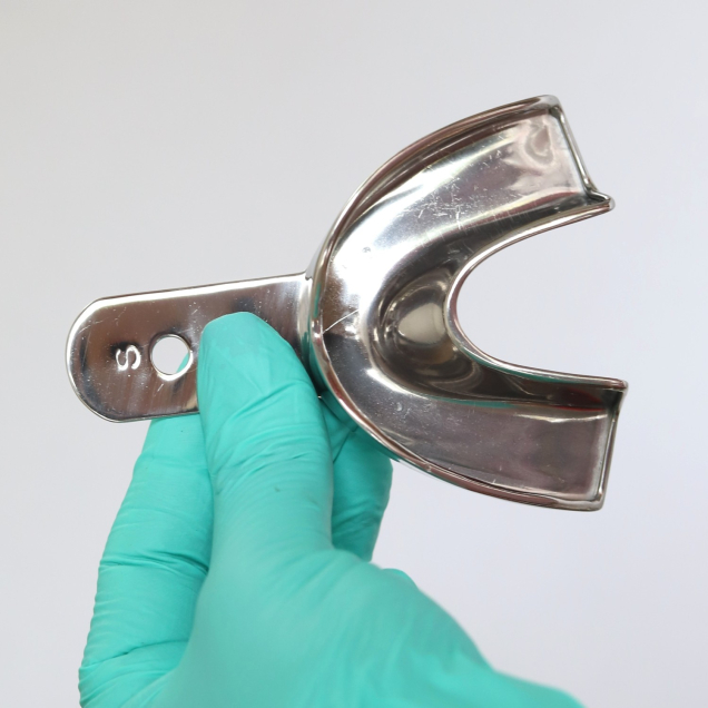 Fém, peremes, sima kanál, alsó, S (122)