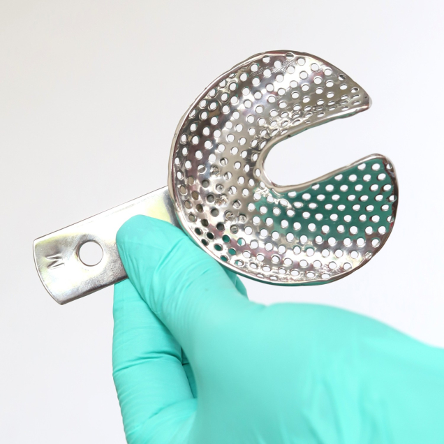 Fém, perforált, fogatlan kanál, alsó, M