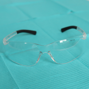 Párásodásmentes védőszemüveg, Fig. 2.